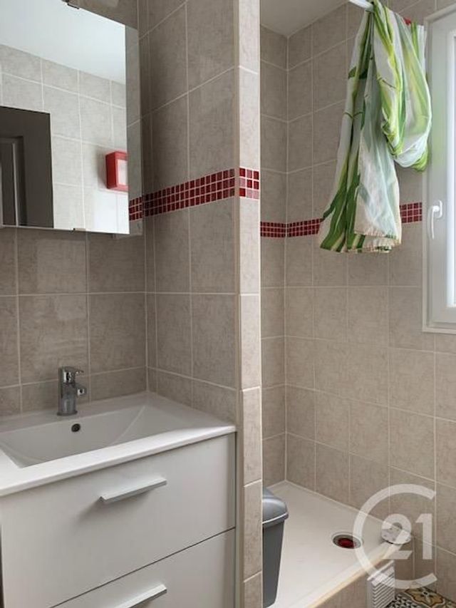 Afficher la photo en grand Appartement F4 à louer - 4 pièces - 63.0 m2 - LE HAVRE - 76 - HAUTE-NORMANDIE - Century 21 Accore