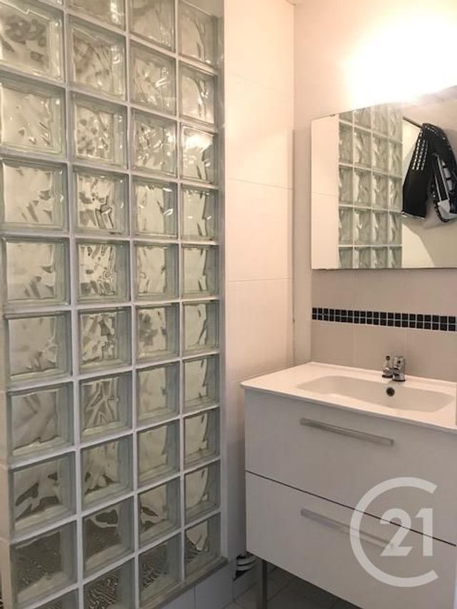 Afficher la photo en grand Appartement F3 à louer - 3 pièces - 63.71 m2 - LE HAVRE - 76 - HAUTE-NORMANDIE - Century 21 Accore