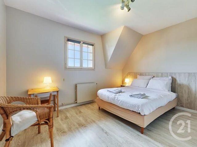 maison à louer - 5 pièces - 134.3 m2 - LA RIVIERE ST SAUVEUR - 14 - BASSE-NORMANDIE - Century 21 Accore